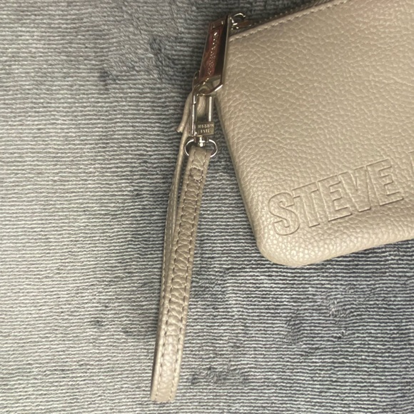 Steve Madden - Gray Logo Wristlet - Picture 2 of 10